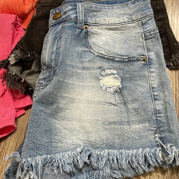 Shirts And Shorts - Picture 3 of 6